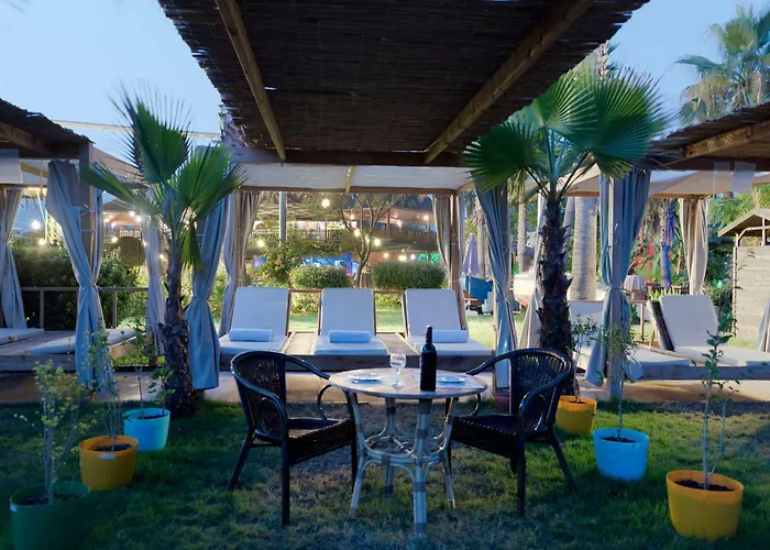 Siam Elegance & فندق